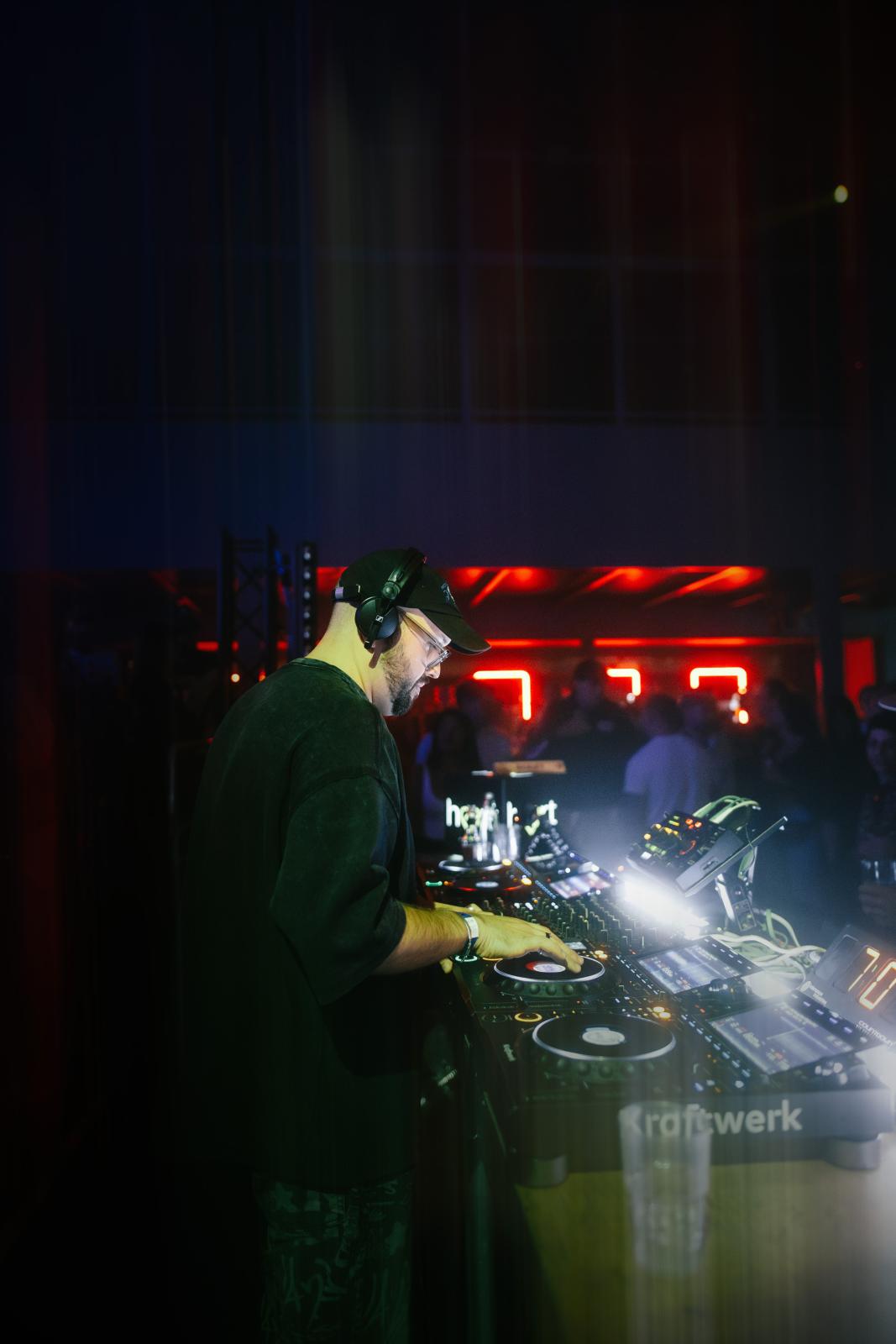 2025-10-11 HEART by Joe Pohl @joeisnotavailable -_W9A5341