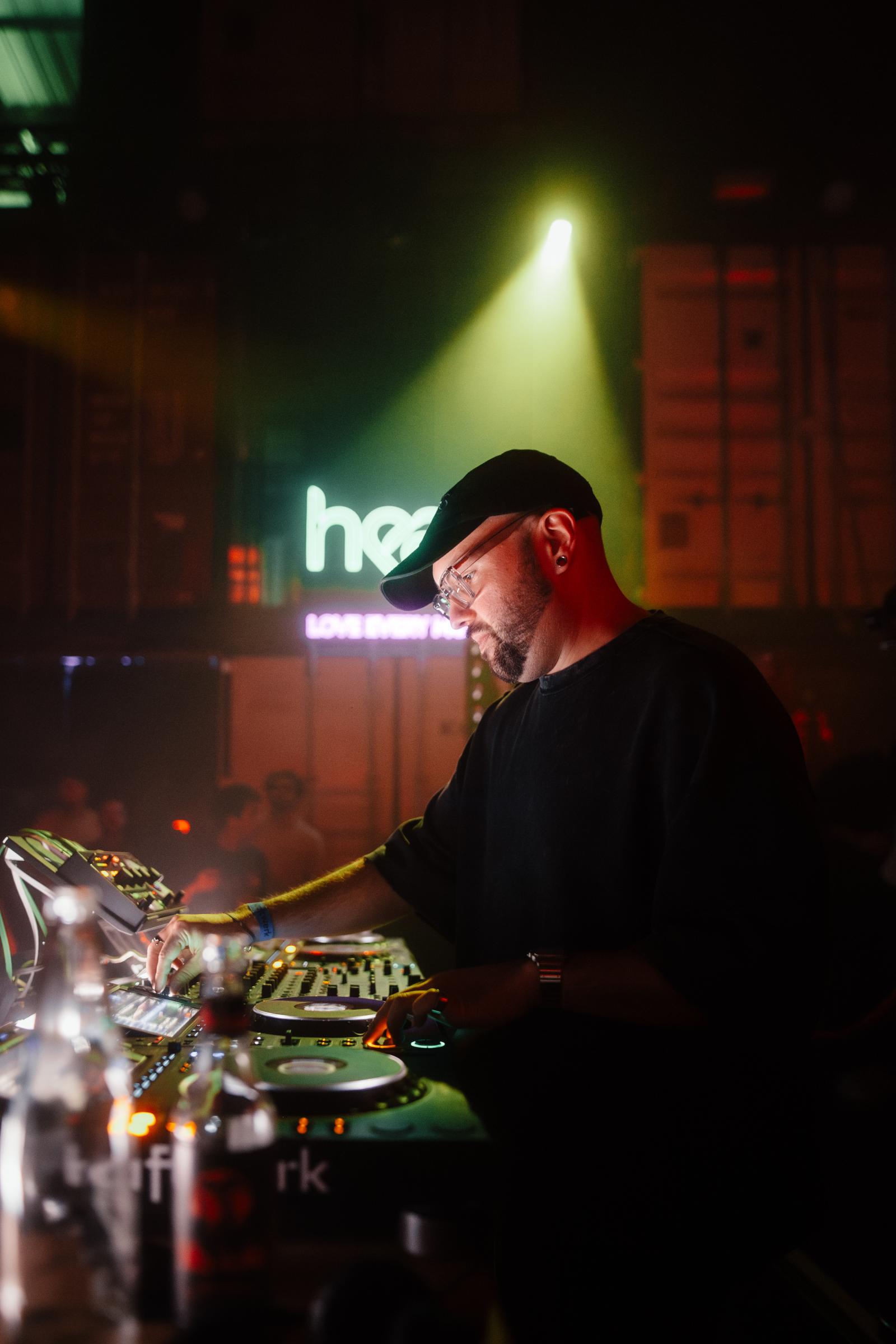 2025-10-11 HEART by Joe Pohl @joeisnotavailable -_W9A5349