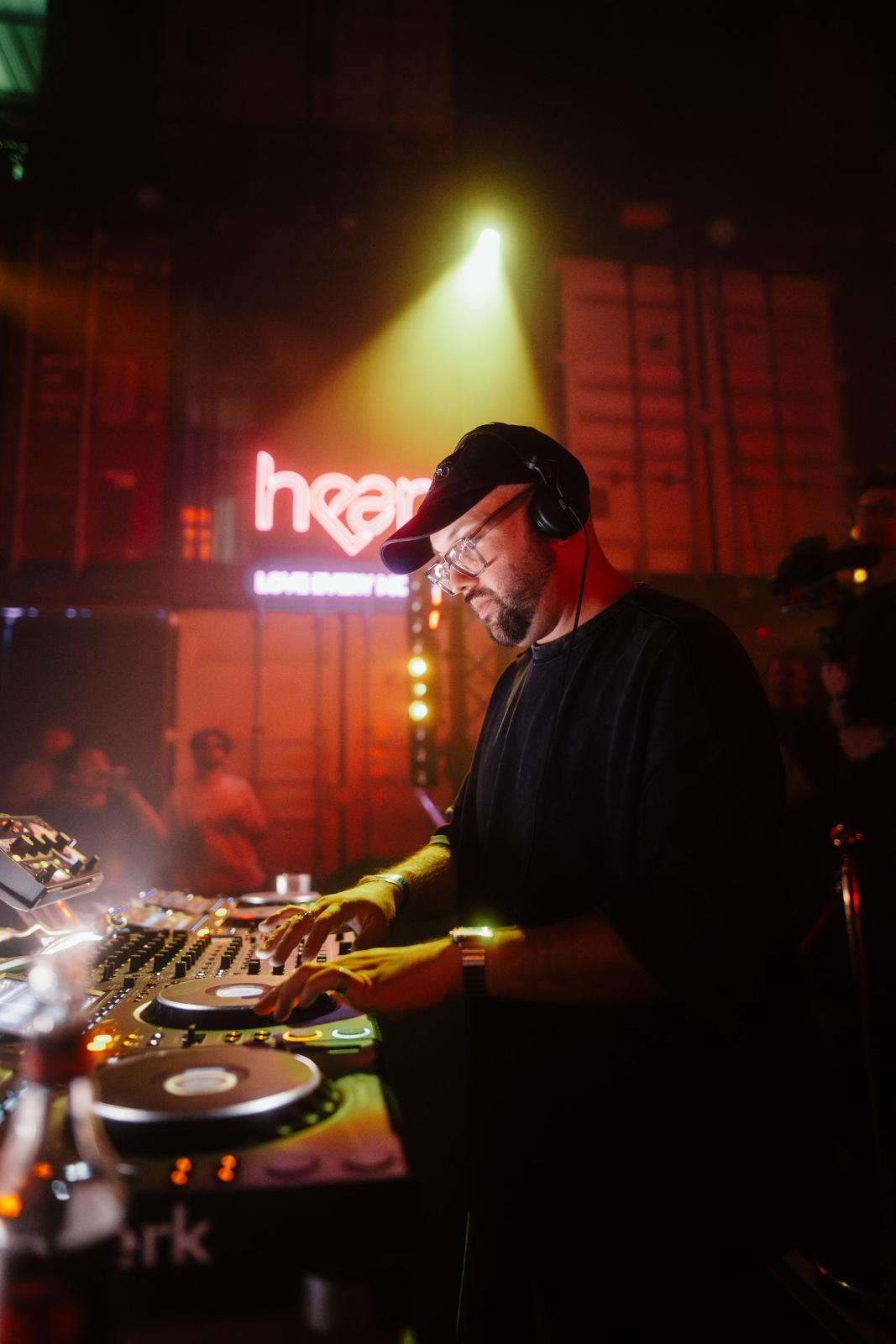 2025-10-11 HEART by Joe Pohl @joeisnotavailable -_W9A5363