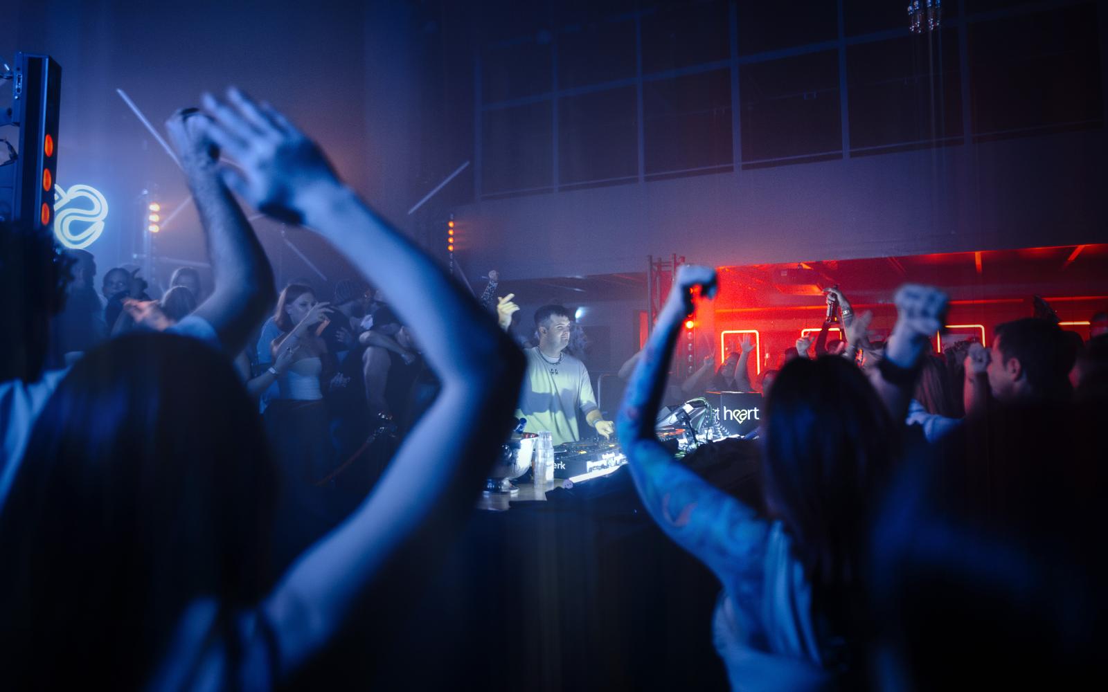 2025-10-11 HEART by Joe Pohl @joeisnotavailable -_W9A5690