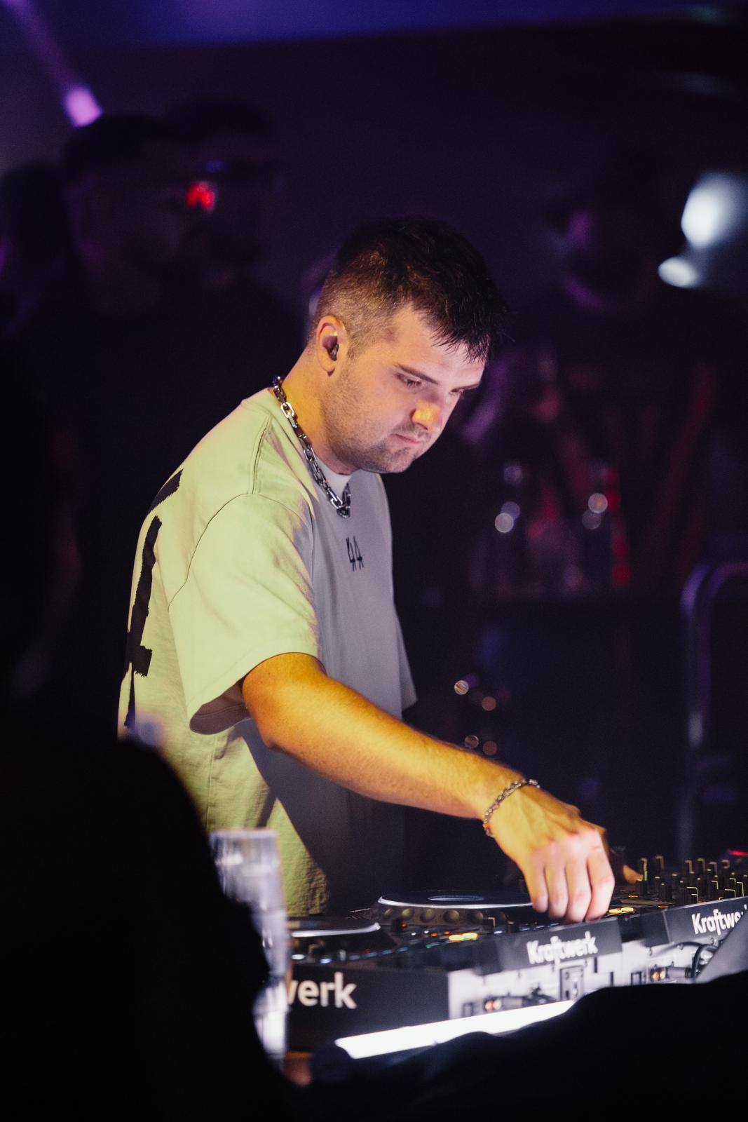 2025-10-11 HEART by Joe Pohl @joeisnotavailable -_W9A5876