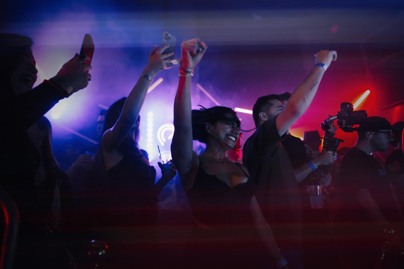 2025-10-11 HEART by Joe Pohl @joeisnotavailable -_W9A6093