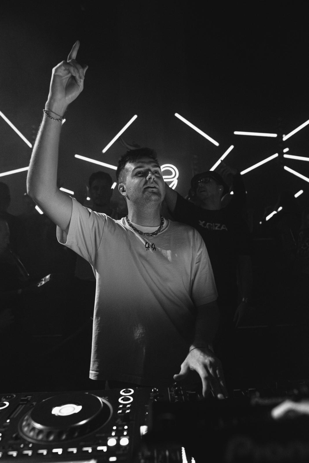 2025-10-11 HEART by Joe Pohl @joeisnotavailable -_W9A6449