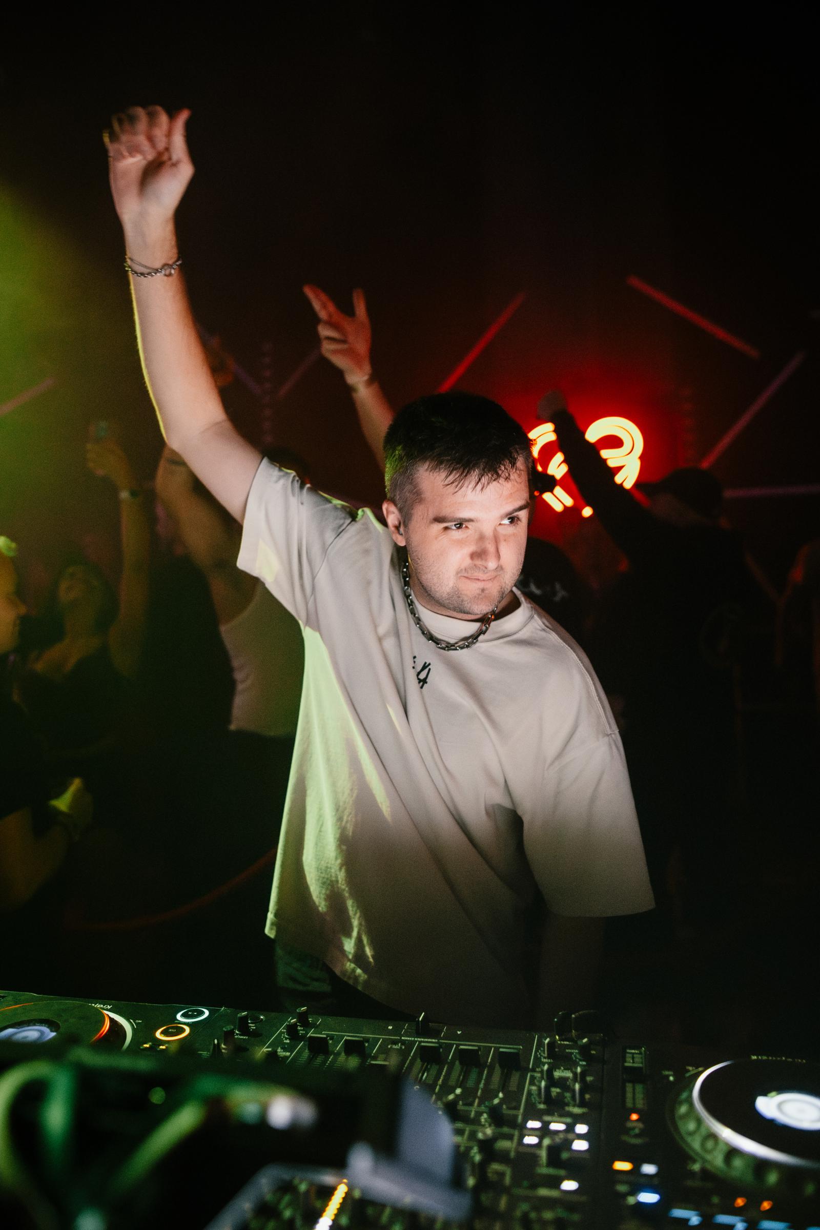 2025-10-11 HEART by Joe Pohl @joeisnotavailable -_W9A6504