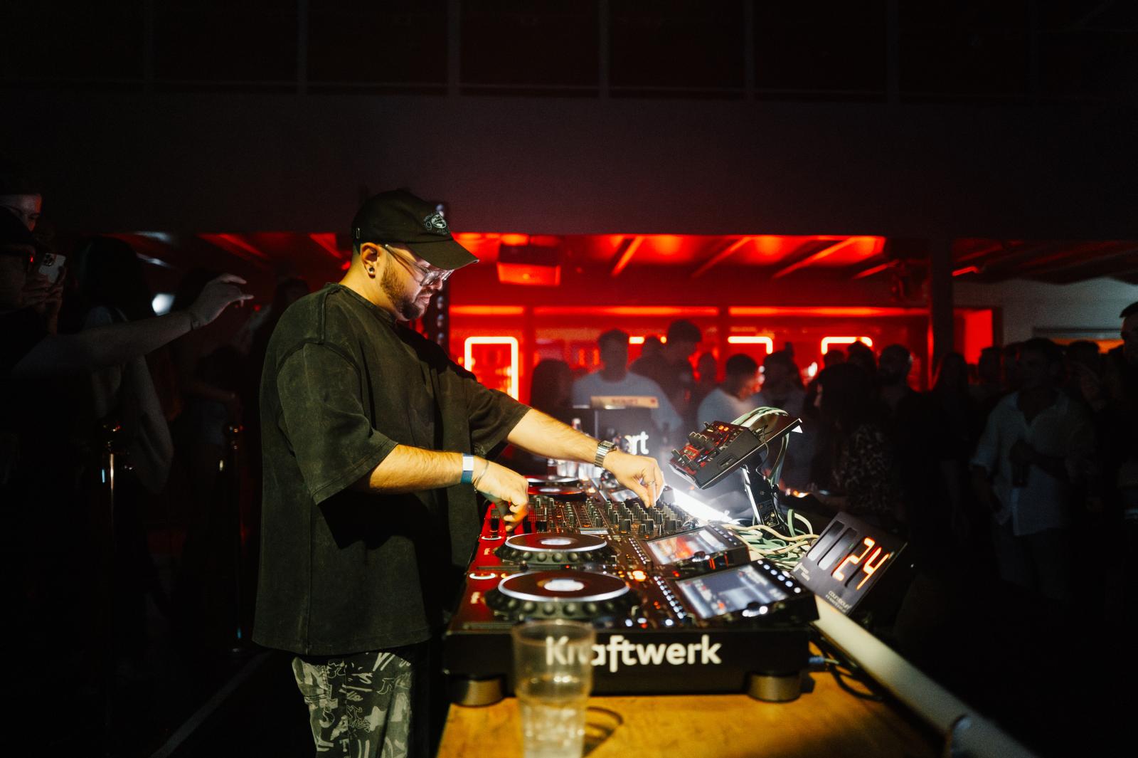 2025-10-11 HEART by Joe Pohl @joeisnotavailable -L1042614