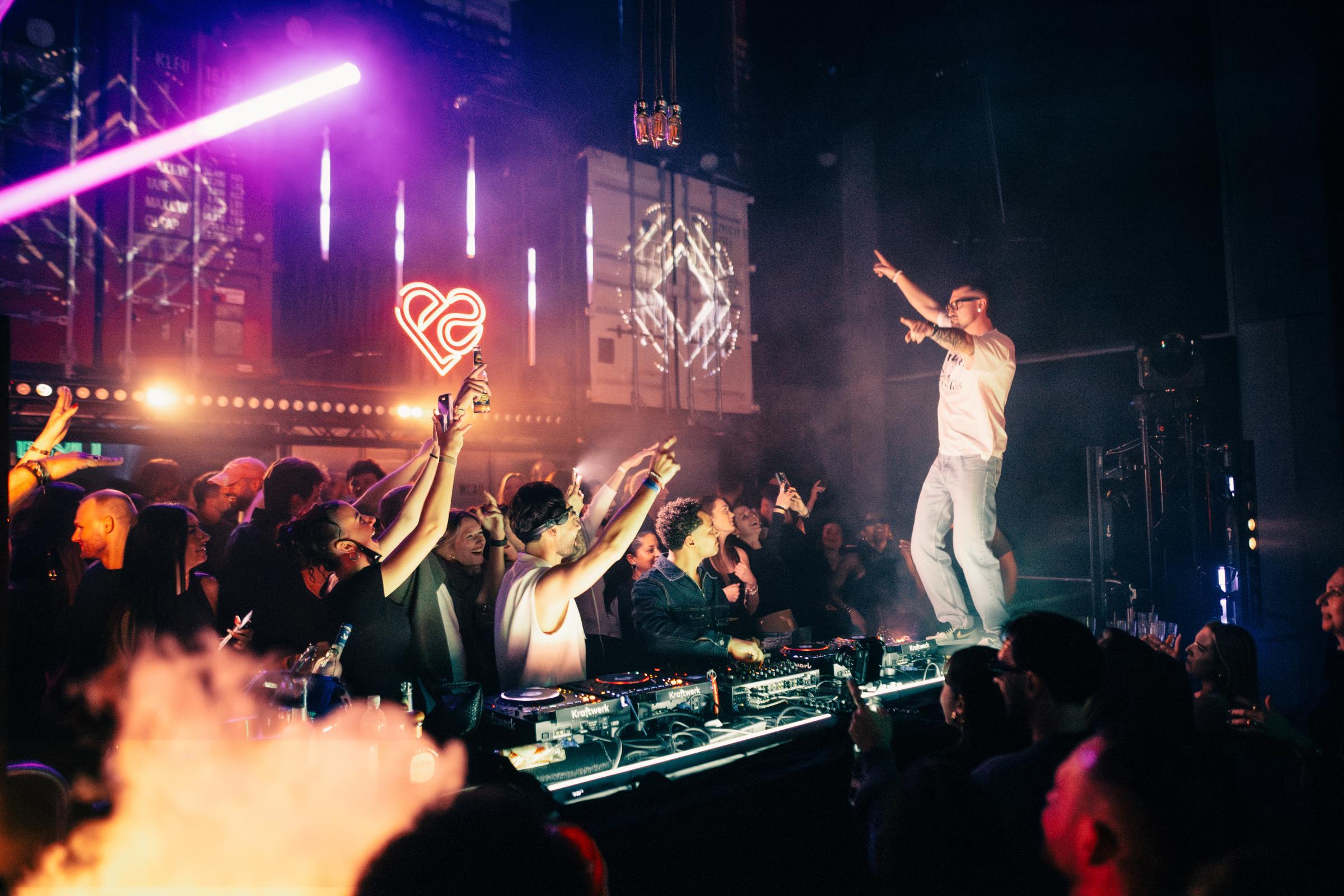 2025-12-13 HEART Zurich by Joe Pohl @joeisnotavailable-1946