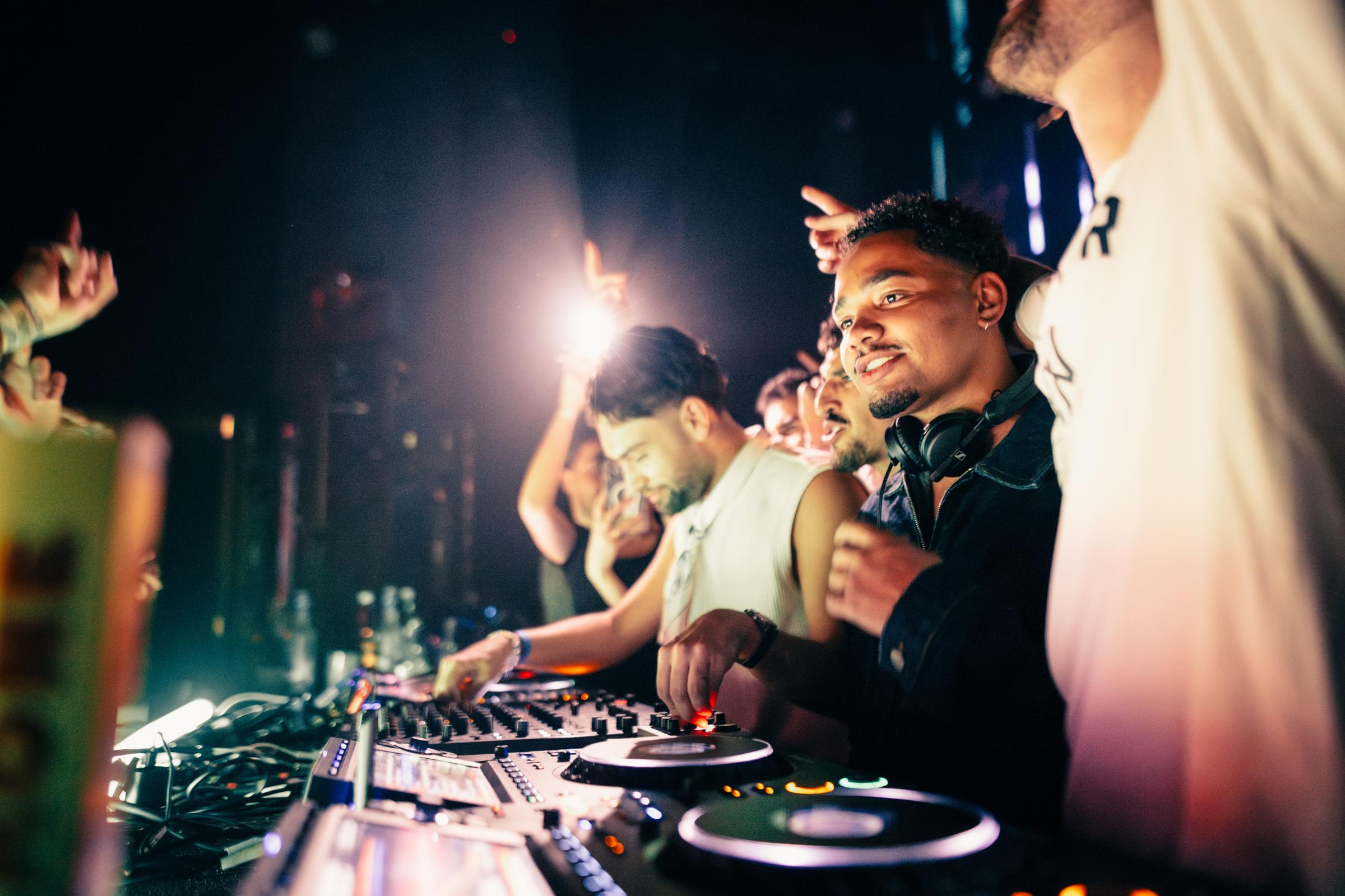 2025-12-13 HEART Zurich by Joe Pohl @joeisnotavailable-2051