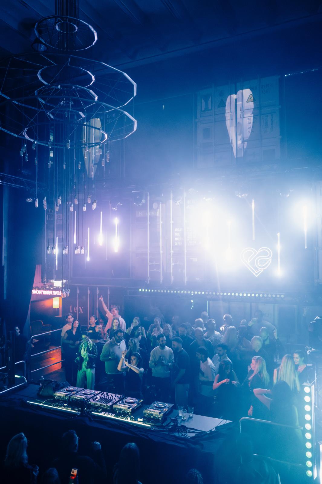 2025-12-13 HEART Zurich by Joe Pohl @joeisnotavailable-1046097