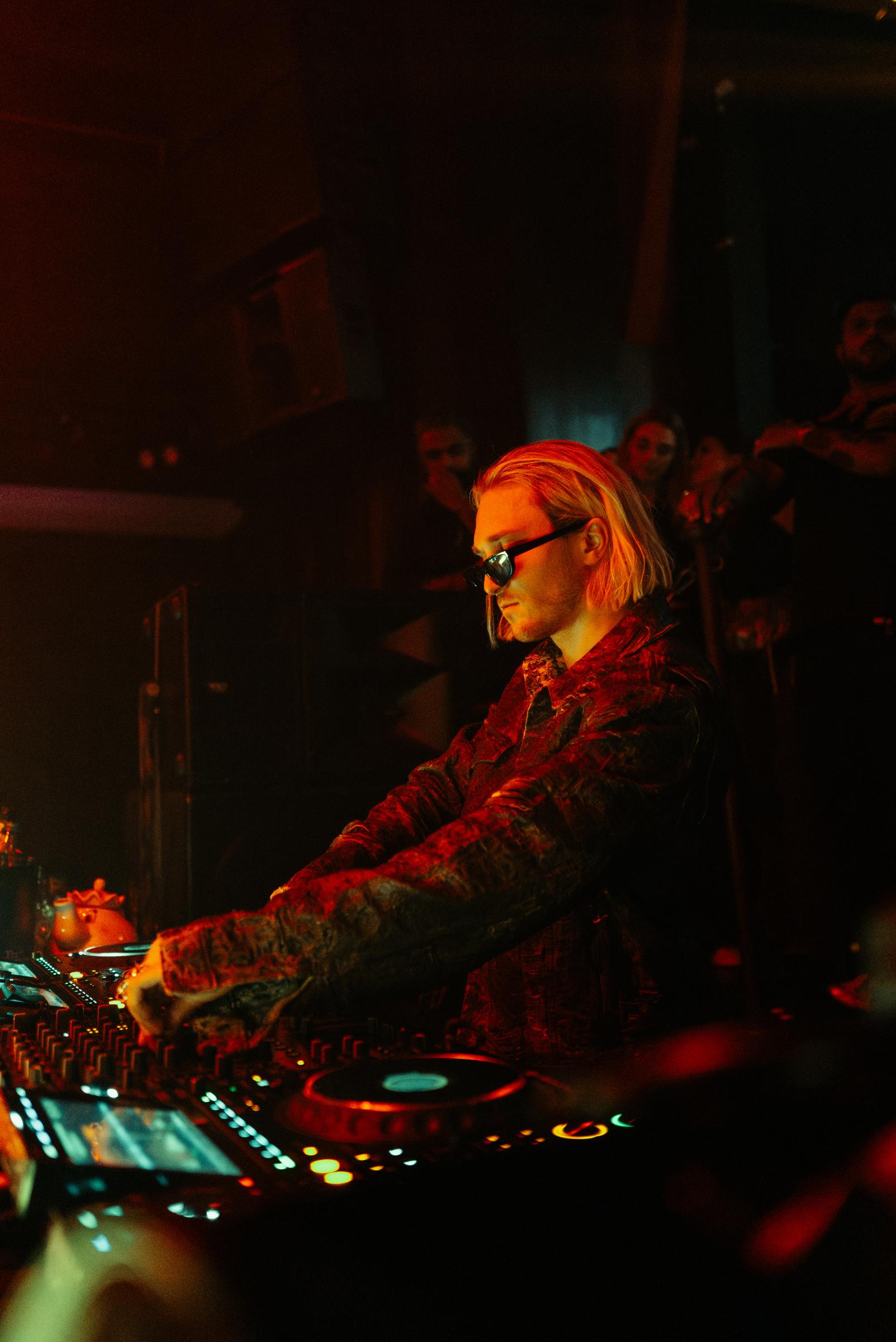 2025-05-10 HEART Kaufleuten by @joeisnotavailable -L1033453-Enhanced-NR