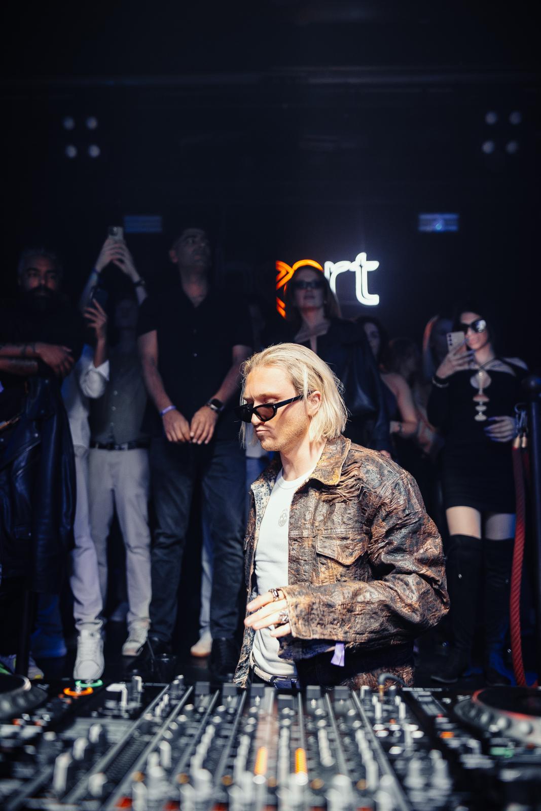 2025-05-10 HEART Kaufleuten by @joeisnotavailable -_W9A9996-Enhanced-NR