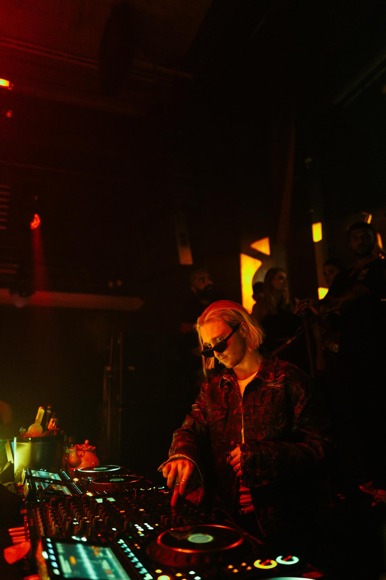 2025-05-10 HEART Kaufleuten by @joeisnotavailable -L1033438-Enhanced-NR